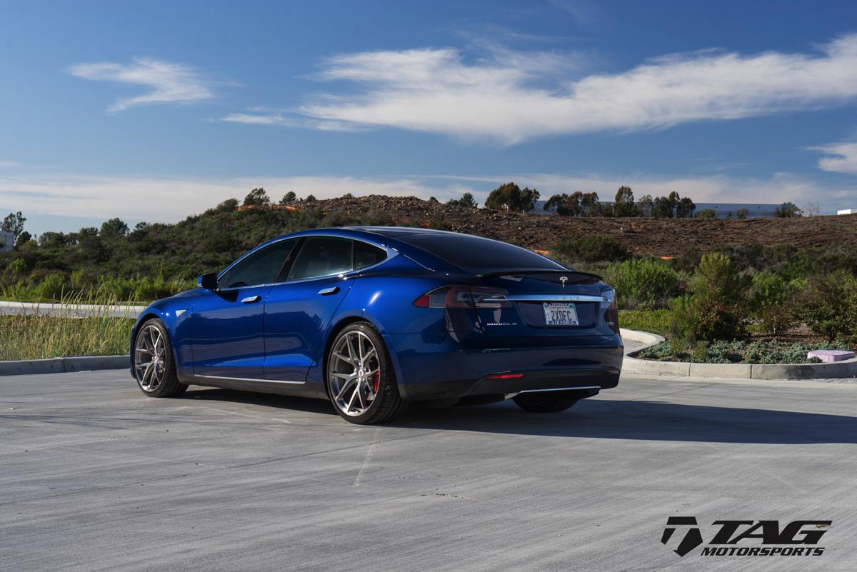 15' Model S on 20" HRE P101 Wheels