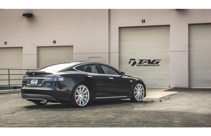 15' Tesla P85D on Vossen