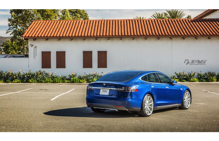 16' Tesla on Vossen VFS1 Wheels