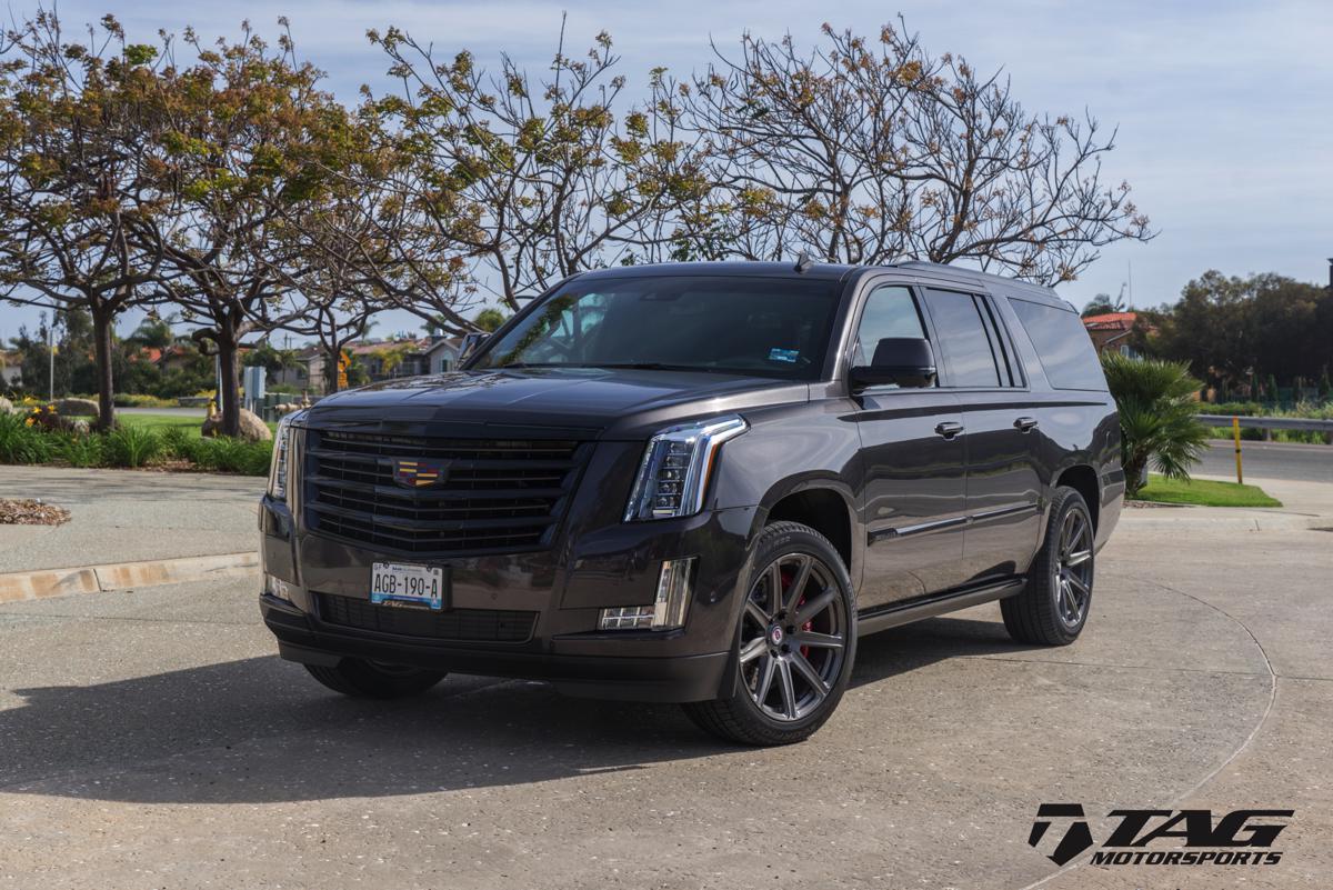 17' Escalade ESV on 22" TR109 Wheels