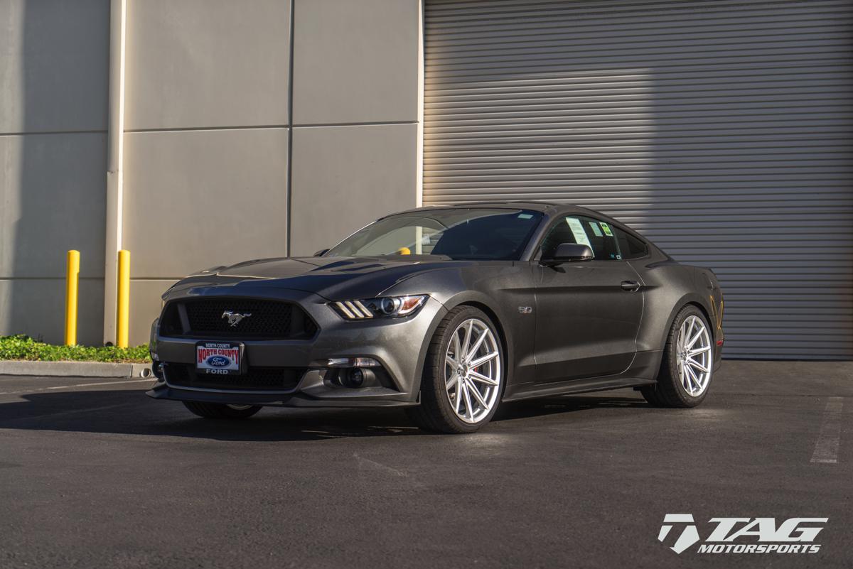 17' Mustang GT on 20" Vossen VFS10