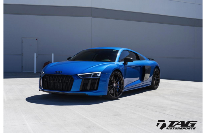 17' R8 ON HRE P104 AND AKRAPOVIC