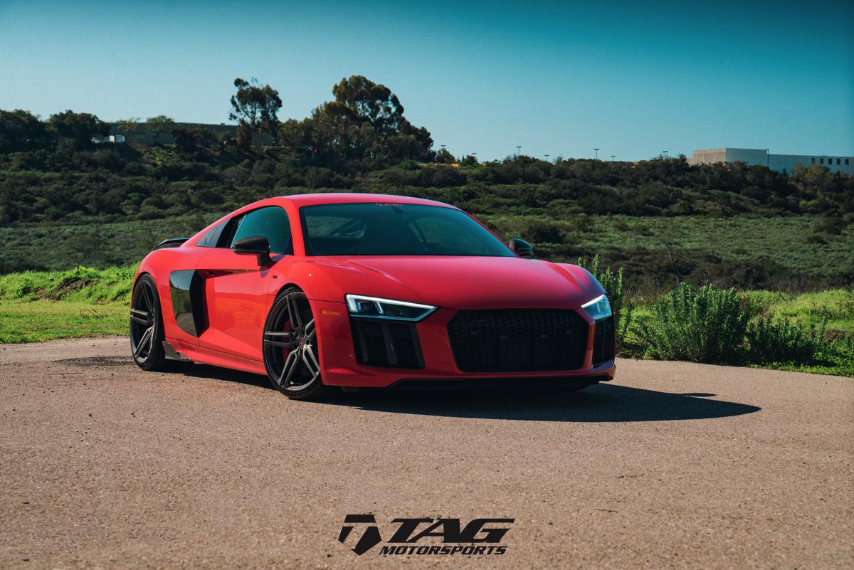 17' R8 V10+ on 20/21" Vossen HC-1