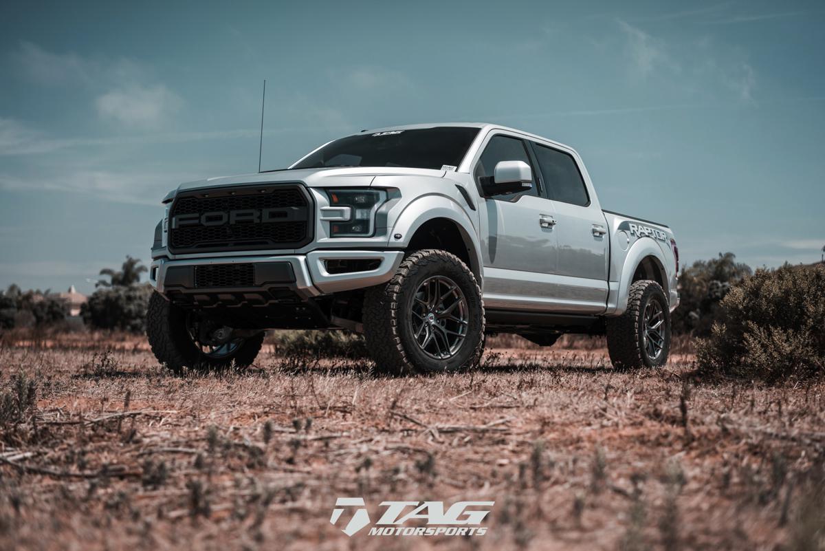 17' Silver Raptor on HRE P161