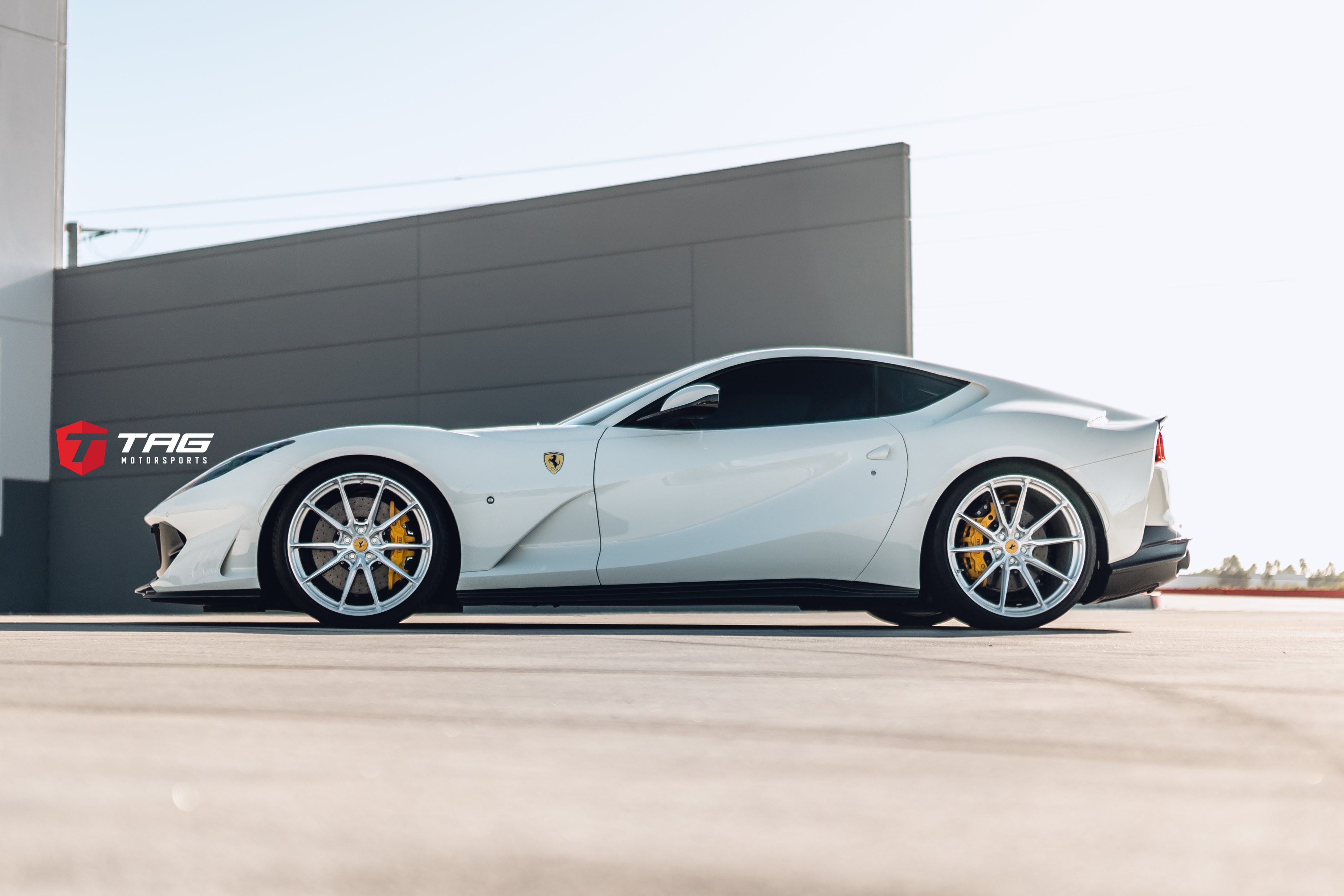 20' Ferrari 812 on 21/22" HRE P104SC