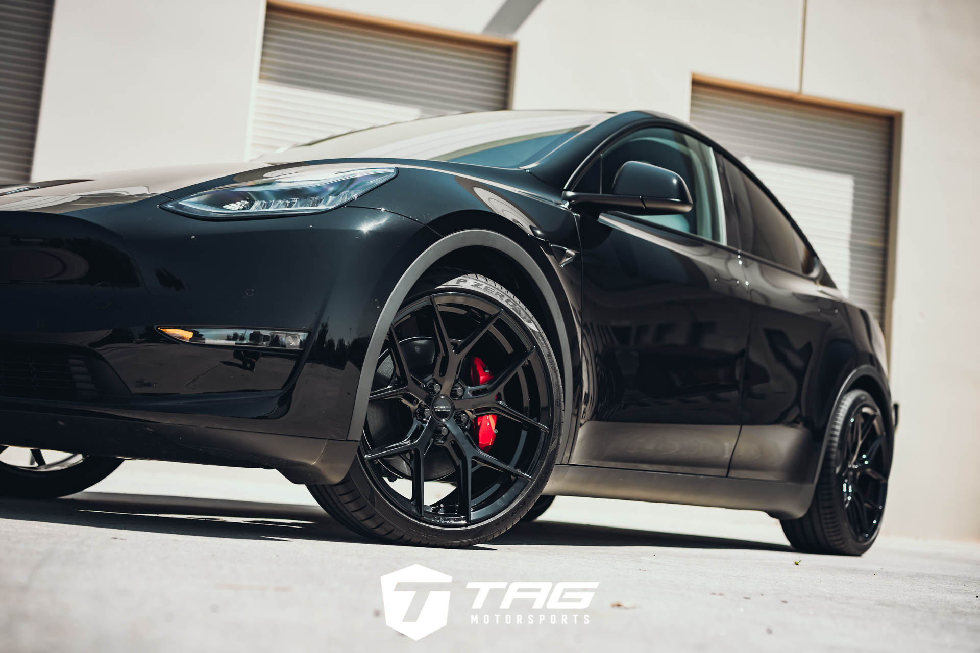 TAG Tesla Model Y on Vossen HF-5s