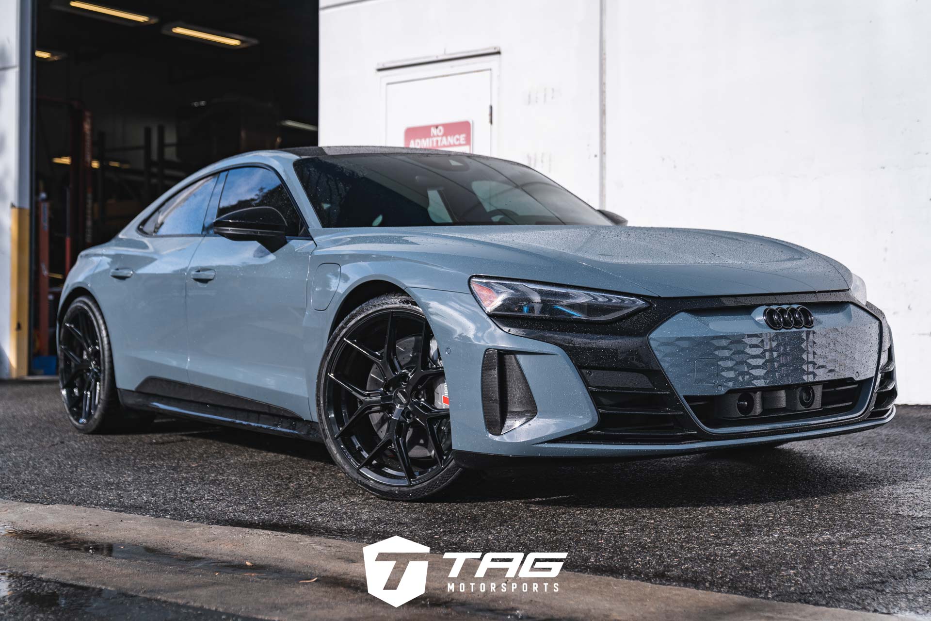 RS e-tron GT on Vossen HF-5 Wheels