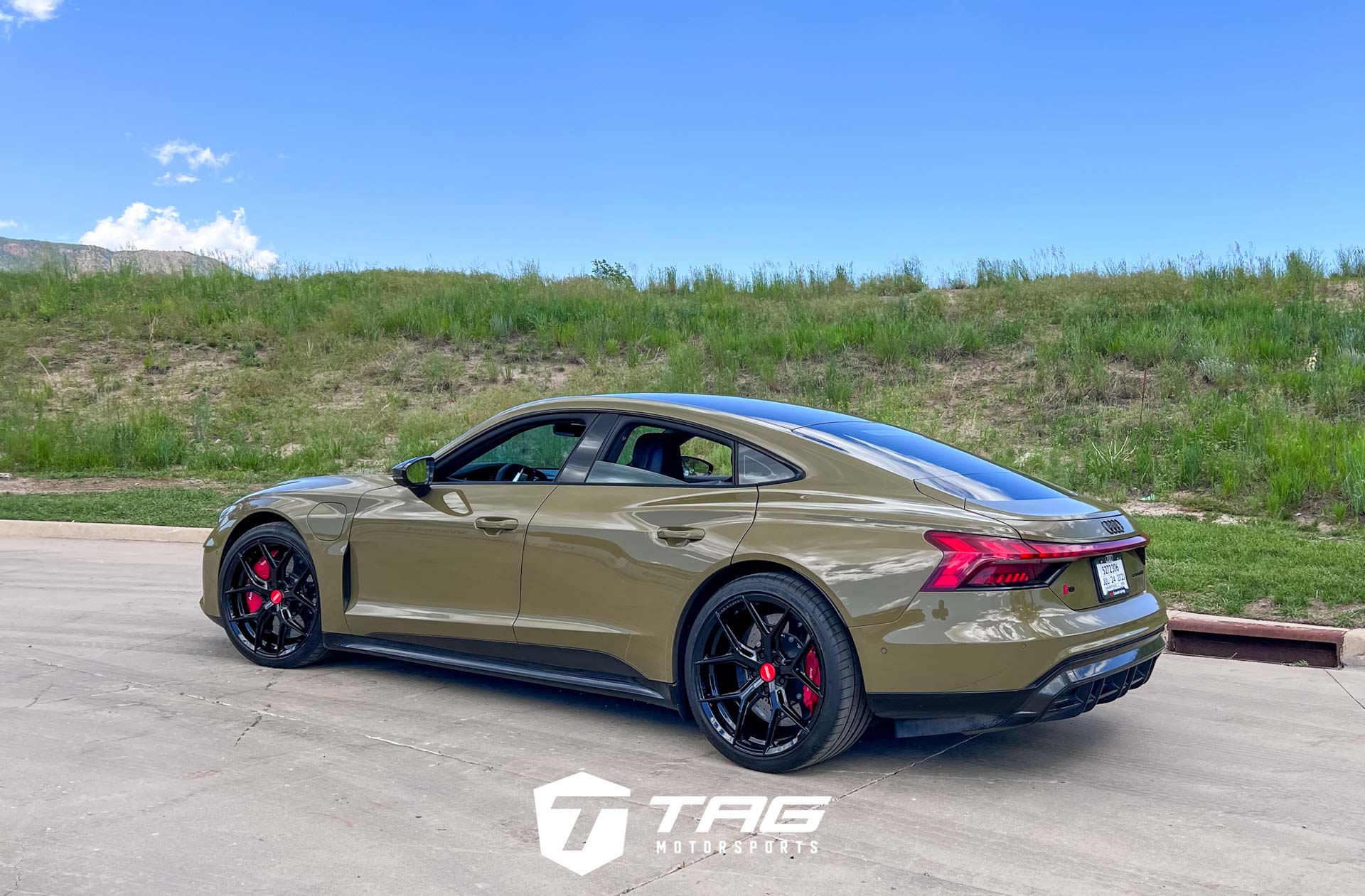 RS e-tron GT on Vossen HF-5 Wheels