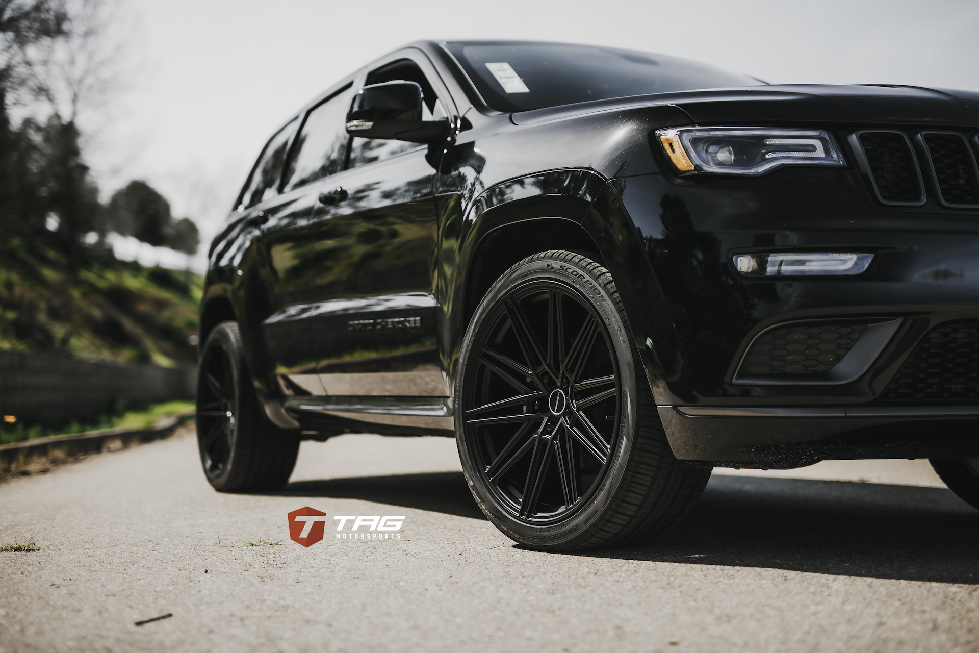 20' Grand Cherokee on Vossen CV10 Wheels