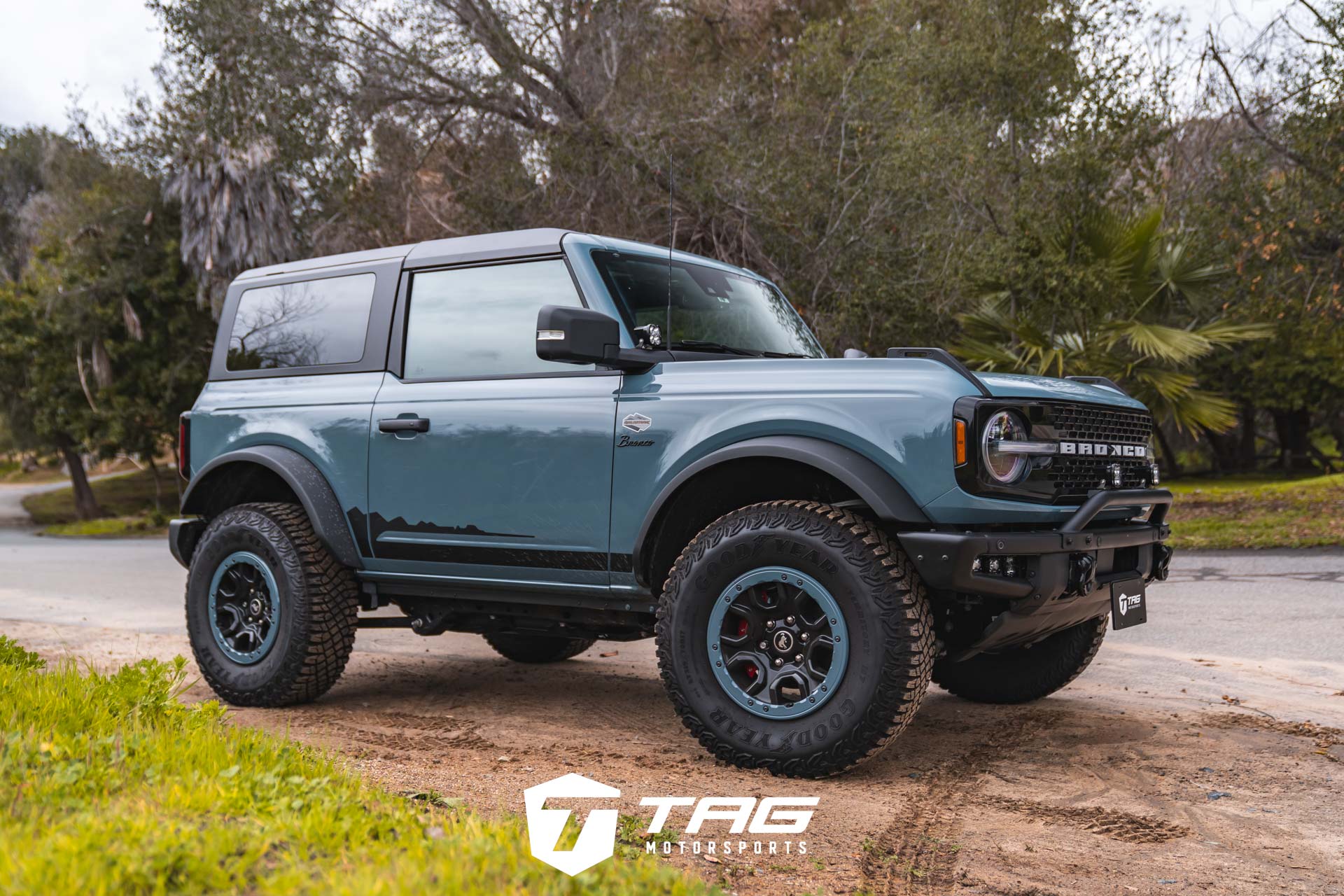 Bronco Wildtrak with AWE Exhaust and Baja Lights