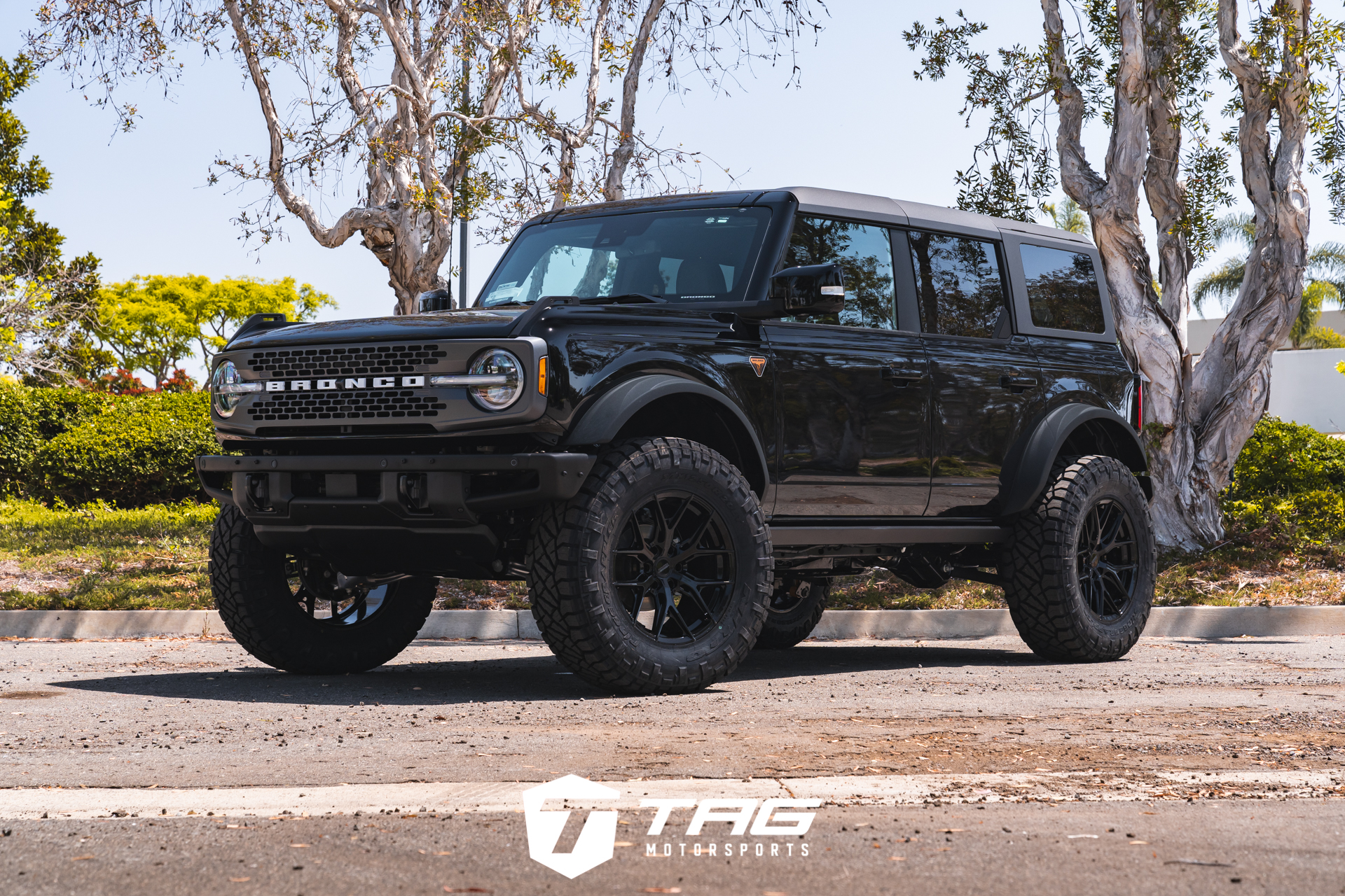 Bronco on Vossen HF6-4 Wheels with Painted Fenders