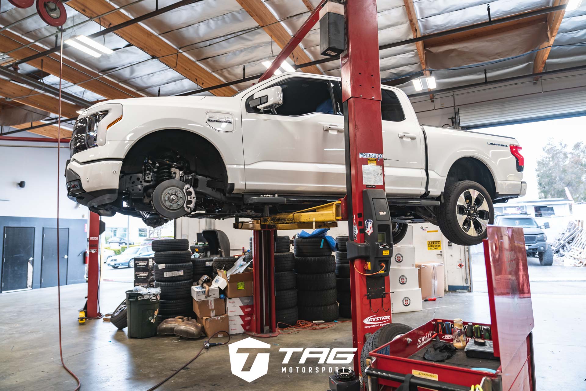 F150 Lightning with Rough Country Leveling Kit