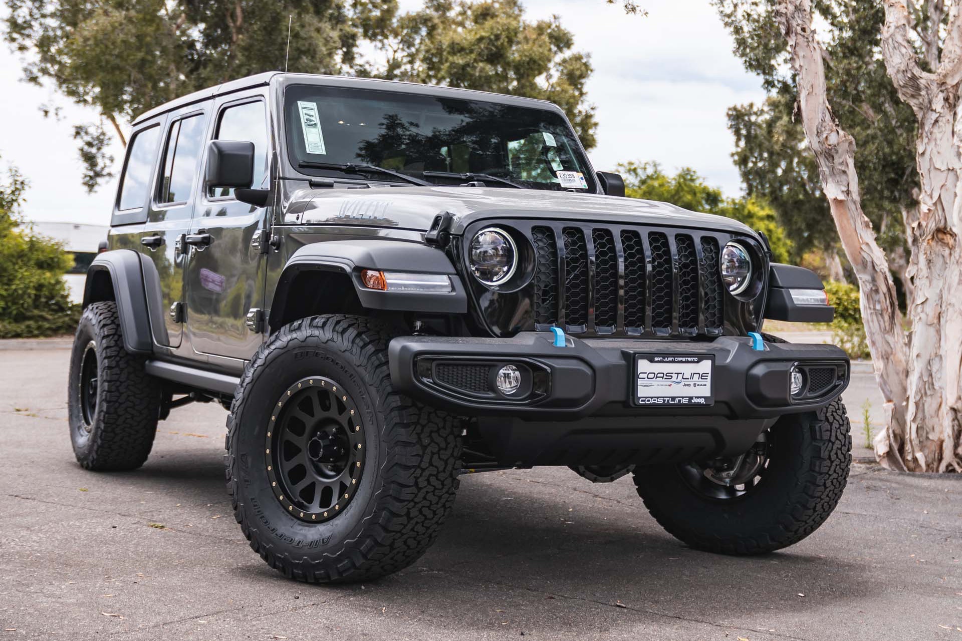 Wrangler 4xe Willys Lifted on Method Wheels