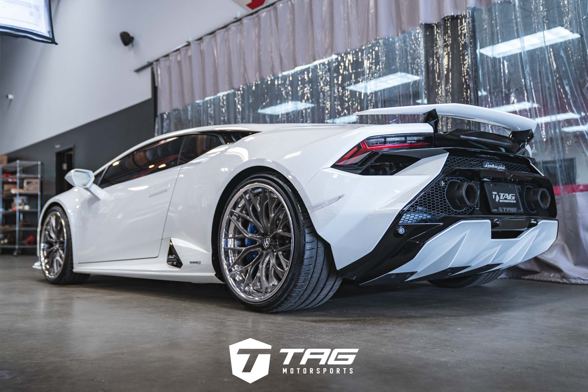 Huracan Tecnica Lowered on Kompression Wheels