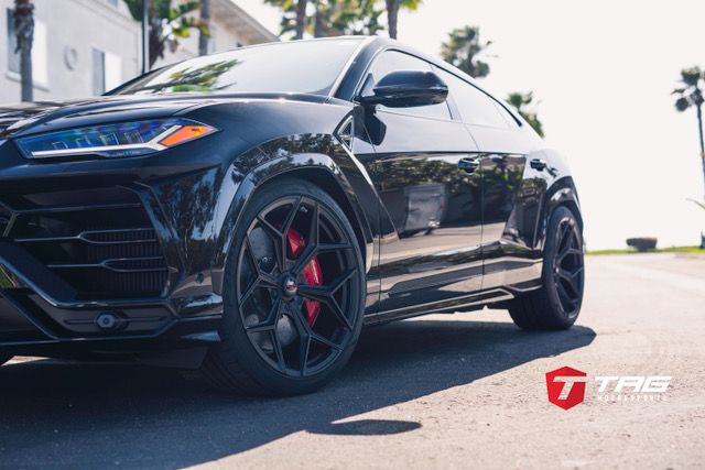 20' Urus on 23" Novitec NL4 Wheels