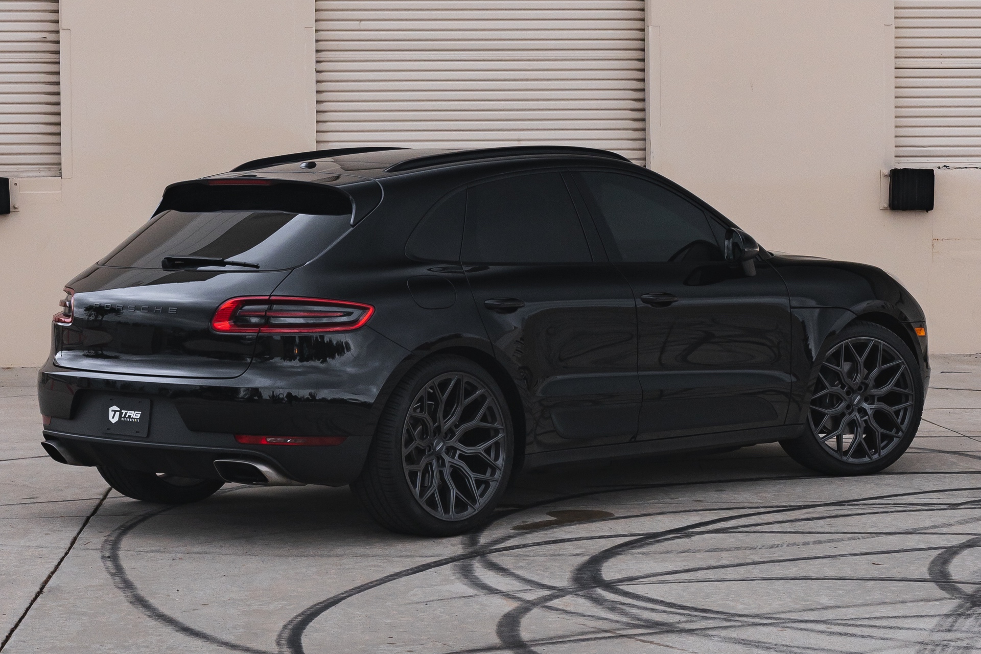 Macan Lowered on Vossen HF-2 Wheels