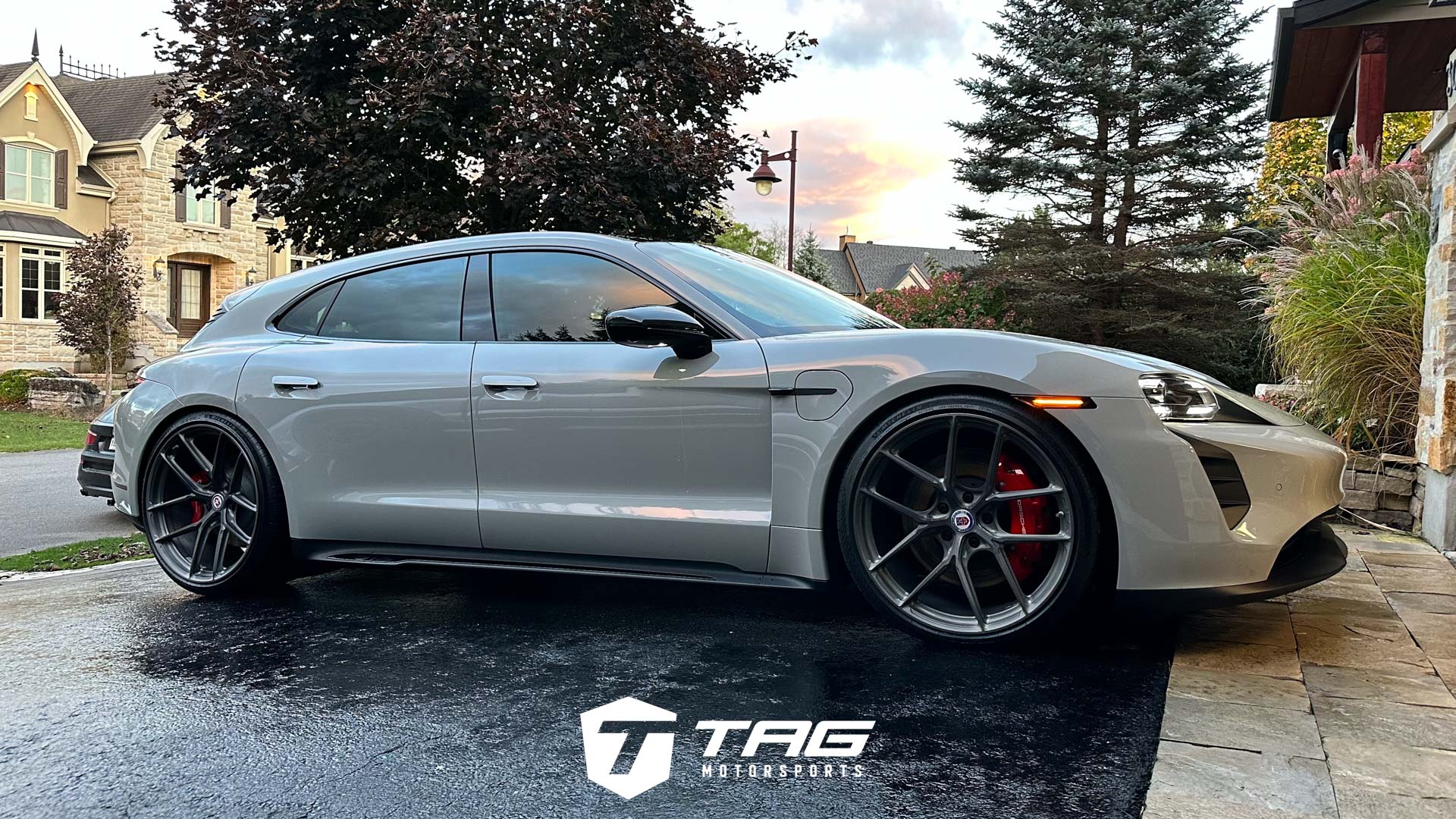 Taycan GTS Sport Turismo on HRE P101SC