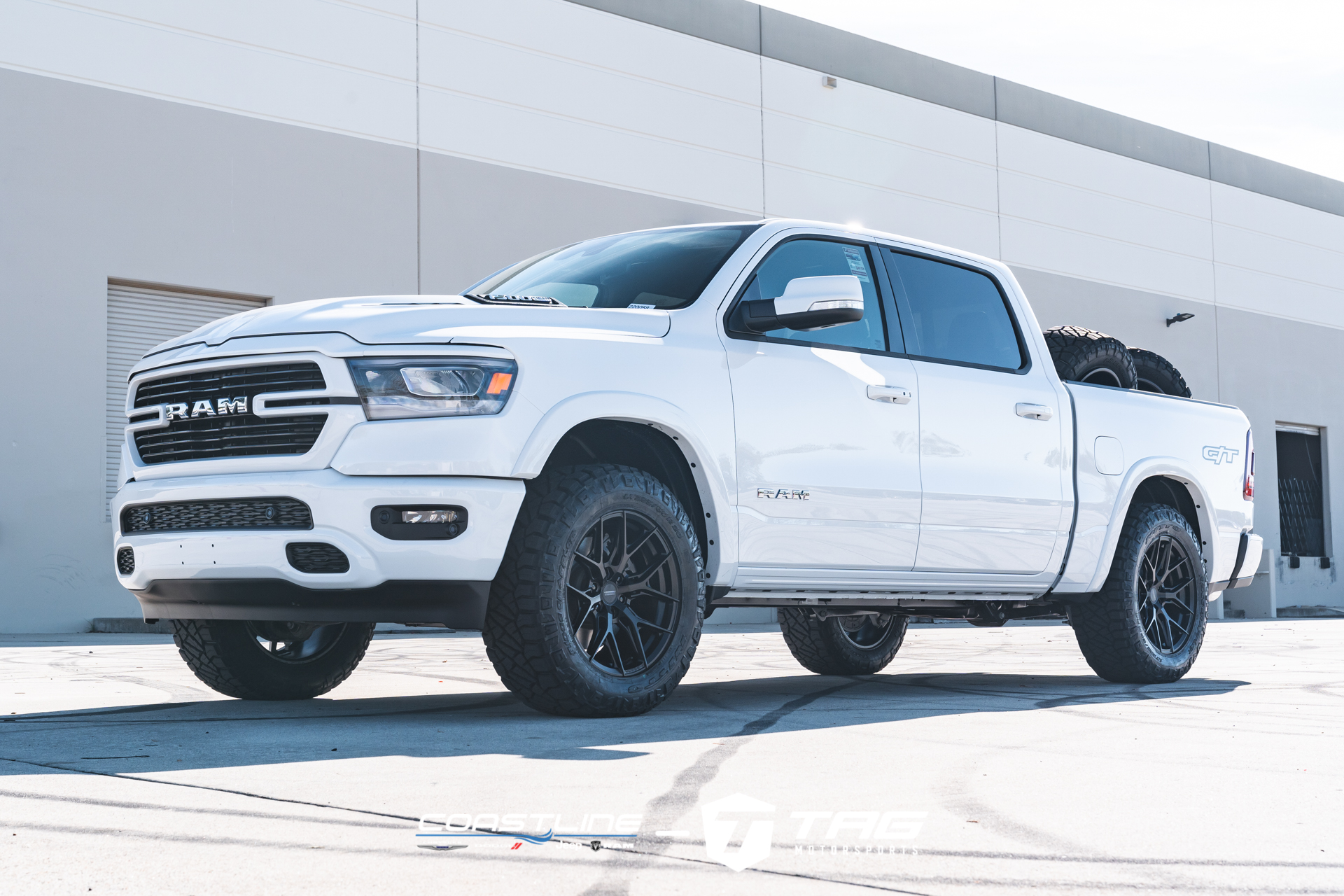 1500 Laramie GT on Vossen HF6-4 Wheels