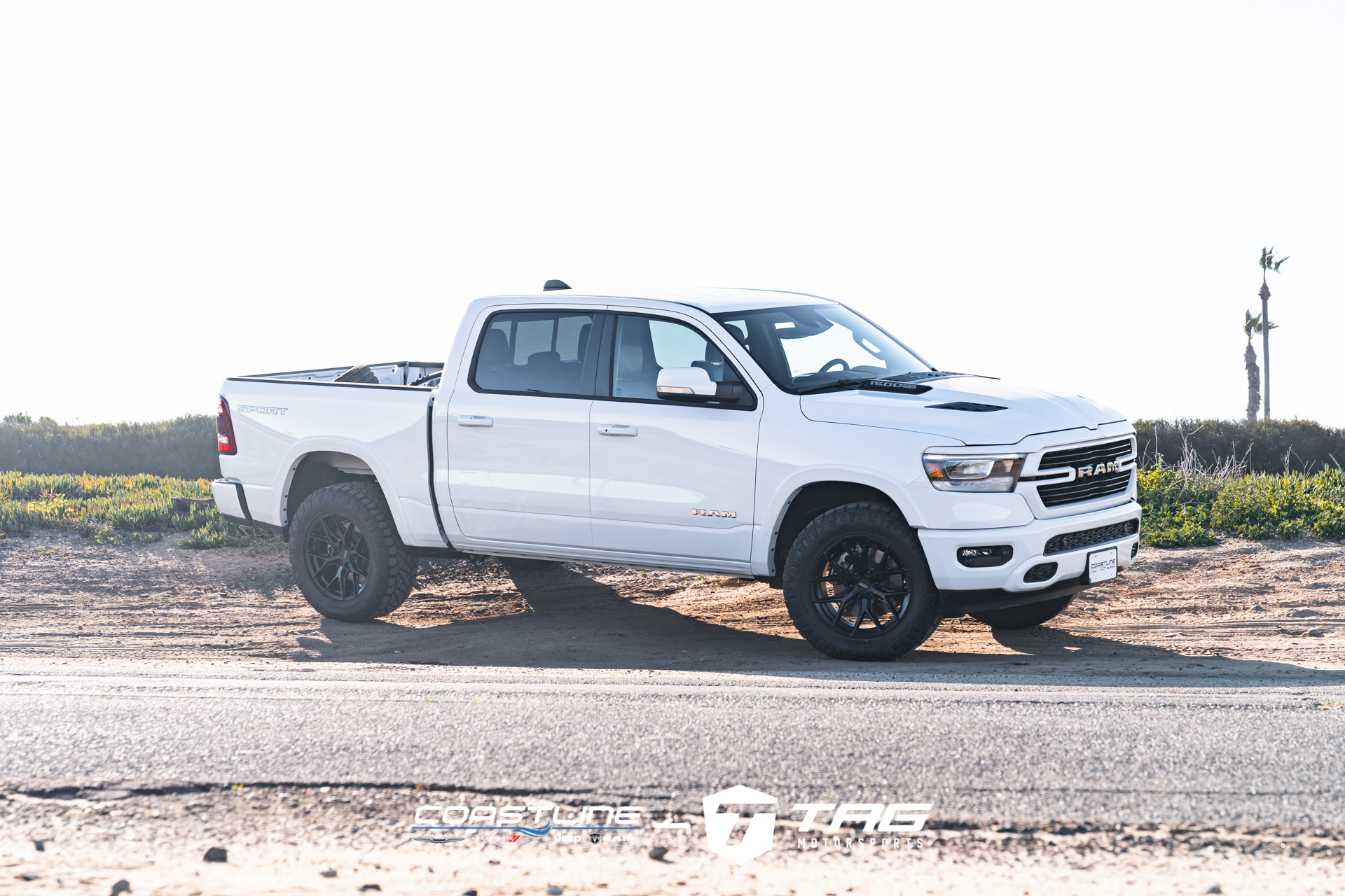 1500 Laramie Sport on Vossen HF6-4 Wheels