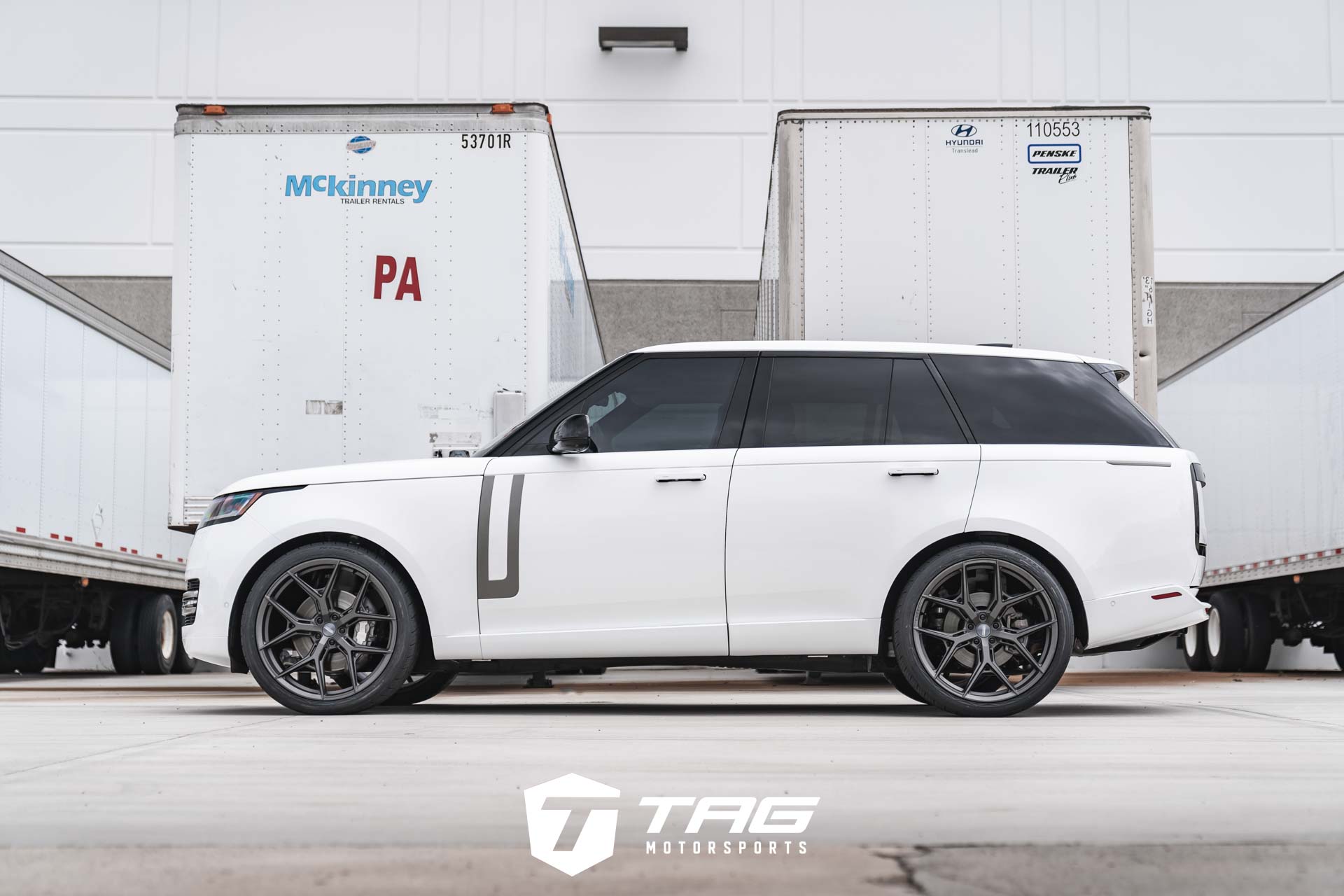 23' Range Rover "Whiteout" on Vossen HF-5 Wheels