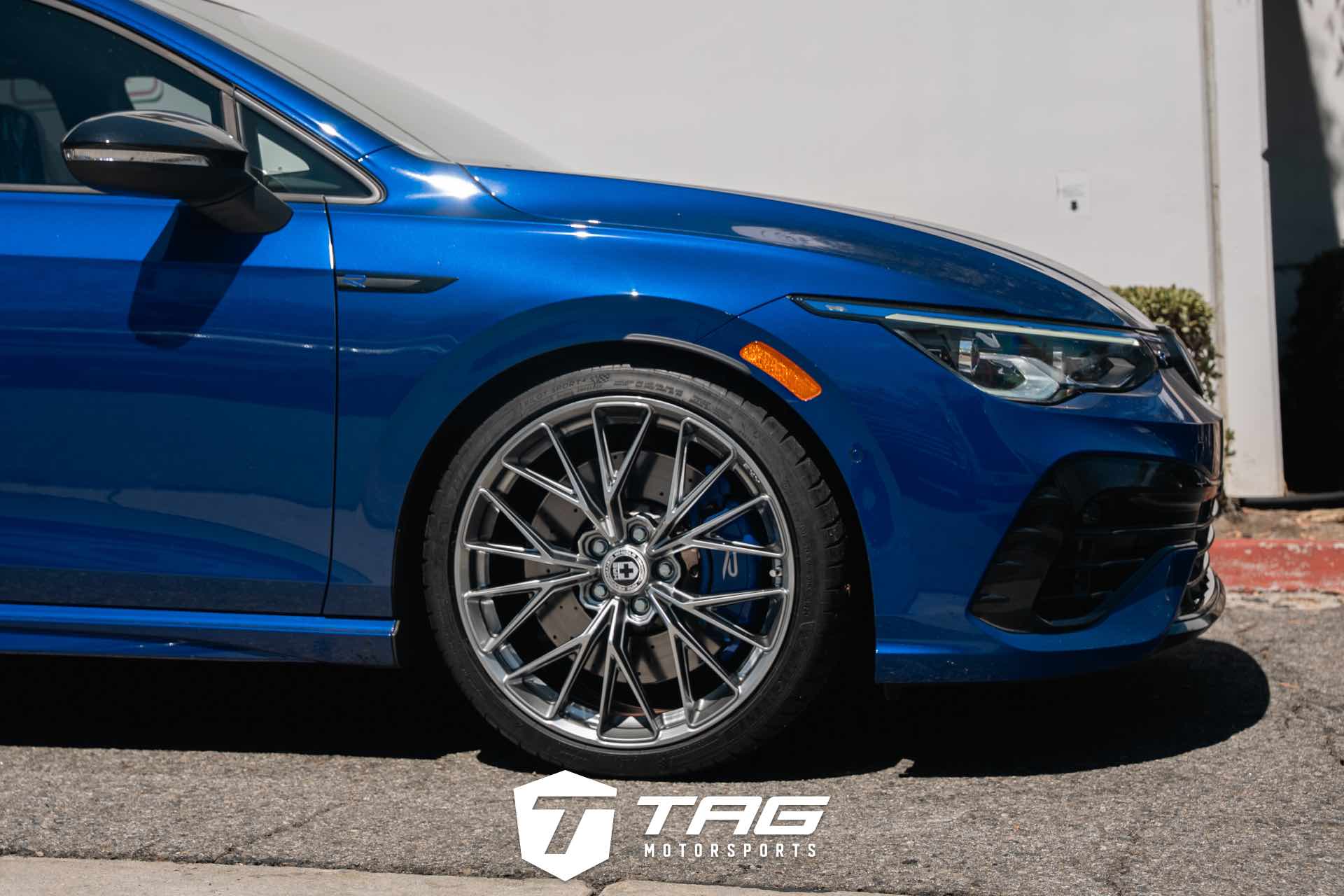 MK8 Golf R on FlowForm FF28 Wheels