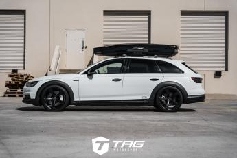 Allroad with TAG Blackout and Thule Skibox