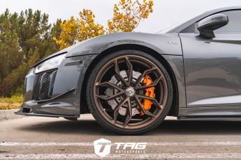 R8 with Painted Calipers on HRE P201