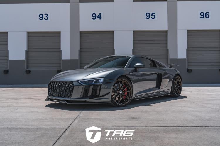 R8 V10 on HRE P201 Wheels