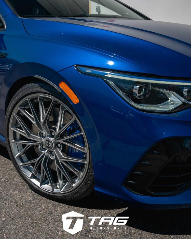 MK8 Golf R on FlowForm FF28 Wheels