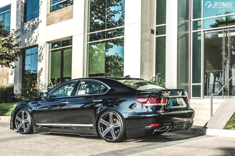 13' LS460 ON WALD