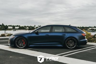 A Frozen RS6 on Vossen S17-06. So cold!